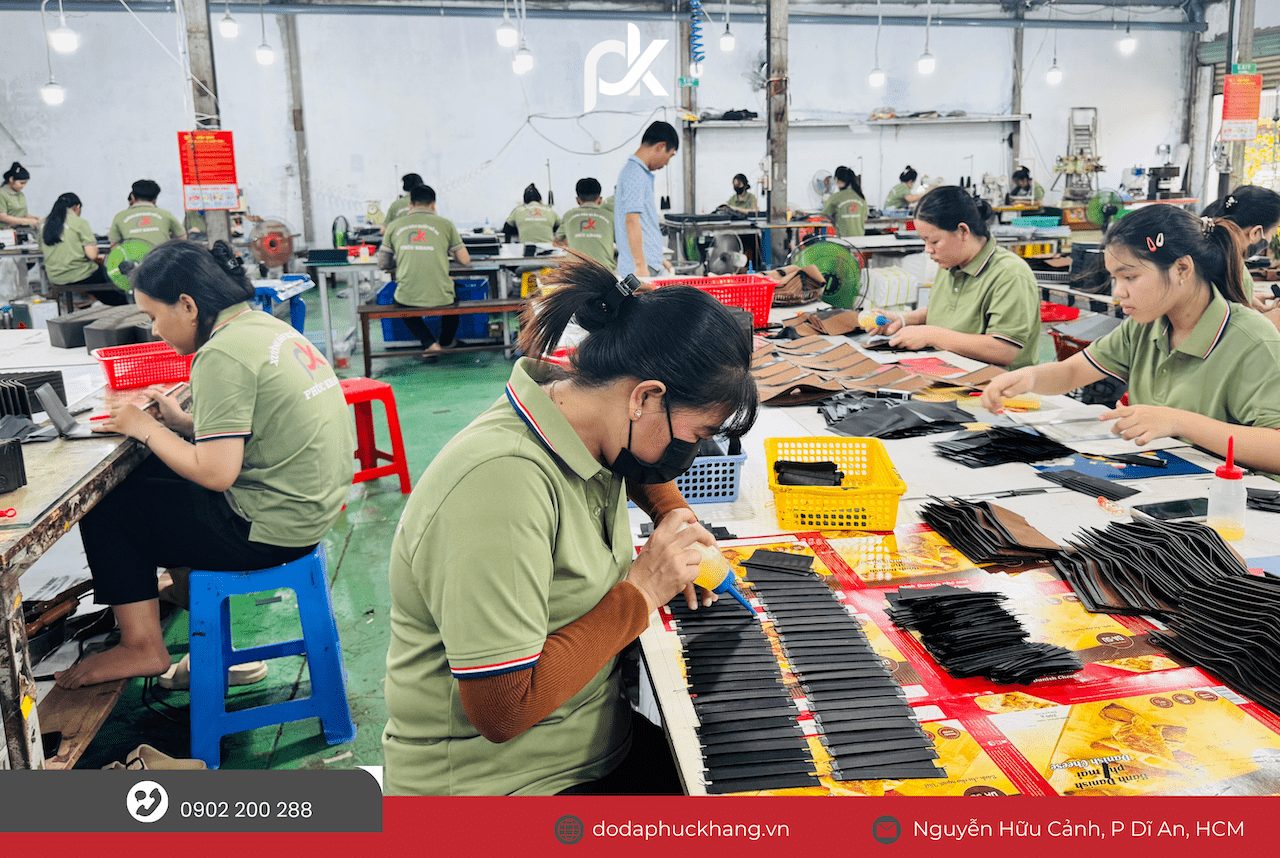 Xưởng Phúc Khang chuyên ví thắt lưng da thật chất lượng cho sàn TMĐT
